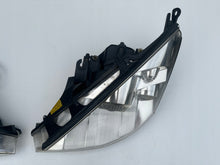 Load image into Gallery viewer, Frontscheinwerfer Ford Focus 2M5113W029 2M5113W030 Xenon Ein Satz Headlight SCH6318832106wh
