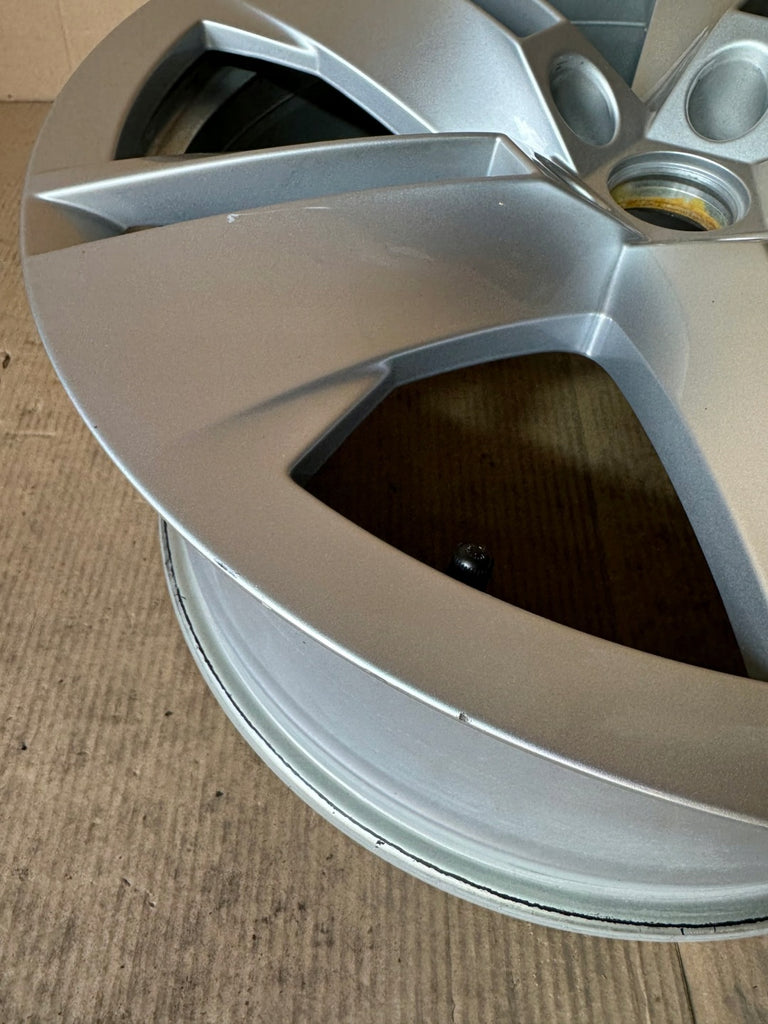 1x Alufelge 19 Zoll 8.0" 5x112 45ET Glanz Silber 5LA601025B Skoda Enyaq FEL4399733341me