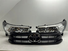 Laden Sie das Bild in den Galerie-Viewer, Frontscheinwerfer Toyota Hilux Model Ein Stück (Rechts oder Links) Headlight