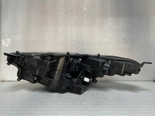 Laden Sie das Bild in den Galerie-Viewer, Frontscheinwerfer Toyota 4 Yaris LED Rechts Scheinwerfer Headlight