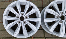 Laden Sie das Bild in den Galerie-Viewer, 1x Alufelge 15 Zoll 5.5&quot; 5x100 40ET Matt Silber 2G0601025 Vw Rim Wheel