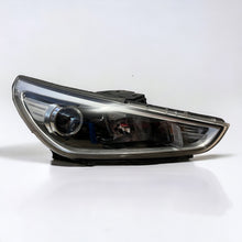 Laden Sie das Bild in den Galerie-Viewer, Frontscheinwerfer Hyundai I30 III 92102-G4000 Halogen Rechts Headlight