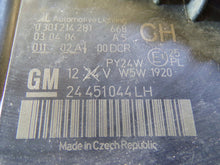 Laden Sie das Bild in den Galerie-Viewer, Frontscheinwerfer Opel Zafira B A 0301214281 Xenon Ein Stück (Rechts oder Links)