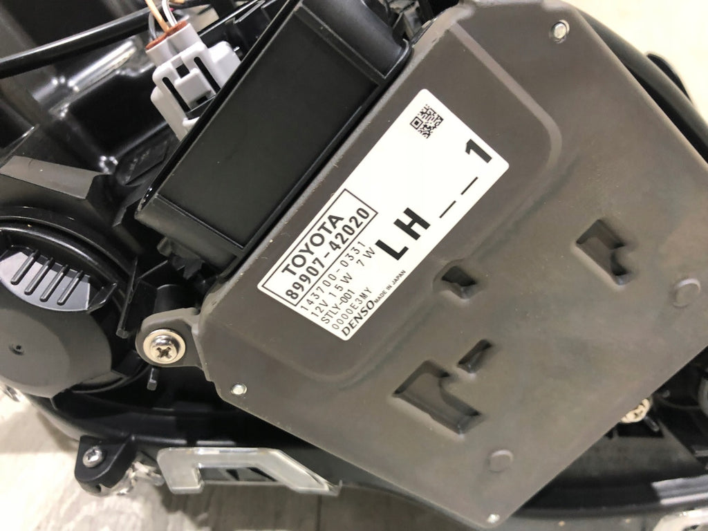 Frontscheinwerfer Toyota V Ein Stück (Rechts oder Links) Scheinwerfer Headlight SCH4158218148vg