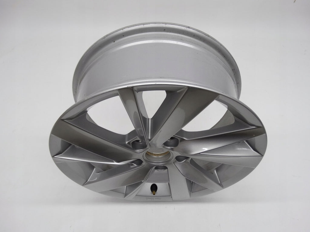 1x Alufelge 16 Zoll 6.5" 5x112 46ET Glanz Silber 5H0071496 VW Golf Viii