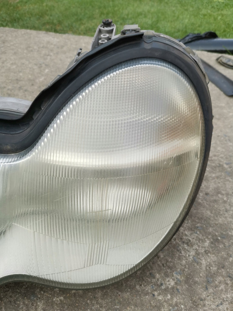 Frontscheinwerfer Mercedes-Benz W203 2038201161 Xenon Links Headlight SCH4667059334et