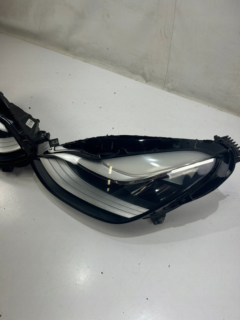 Frontscheinwerfer Tesla Model 3 1077375-50-B Full LED Rechts oder Links