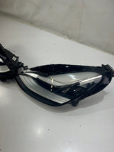 Laden Sie das Bild in den Galerie-Viewer, Frontscheinwerfer Tesla Model 3 1077375-50-B Full LED Rechts oder Links
