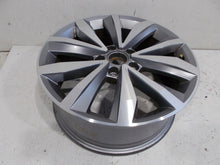 Laden Sie das Bild in den Galerie-Viewer, 1x Alufelge 17 Zoll 6.5" 5x112 45ET Glanz 2GA601025B VW T-Roc Rim Wheel FEL4708022756jl