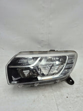 Laden Sie das Bild in den Galerie-Viewer, Frontscheinwerfer Dacia Logan Sandero II 260605665R Links Scheinwerfer Headlight SCH3322852854kx