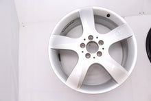 Laden Sie das Bild in den Galerie-Viewer, 1x Alufelge 19 Zoll 8.0&quot; 5x112 67ET Glanz Silber A2514013902 Mercedes-Benz