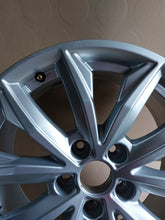 Load image into Gallery viewer, 1x Alufelge 17 Zoll 7.0&quot; 5x112 34ET Glanz Silber 80A601025 Audi Q5 Rim Wheel