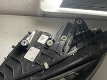 Laden Sie das Bild in den Galerie-Viewer, Frontscheinwerfer Mercedes-Benz W206 A2069066104 Links Scheinwerfer Headlight SCH9113220090eh