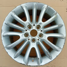 Laden Sie das Bild in den Galerie-Viewer, 1x Alufelge 17 Zoll 7.5&quot; 5x112 54ET 6856047 Mini Clubman F54 F56 Rim Wheel