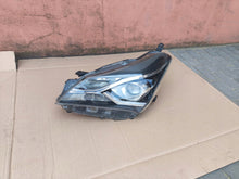 Laden Sie das Bild in den Galerie-Viewer, Frontscheinwerfer Toyota Yaris LED Links Scheinwerfer Headlight SCH1428701594vo