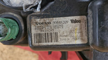 Laden Sie das Bild in den Galerie-Viewer, Frontscheinwerfer Volvo V70 II 30648209 Rechts Scheinwerfer Headlight SCH1881006050lw