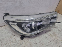 Laden Sie das Bild in den Galerie-Viewer, Frontscheinwerfer Toyota Hilux VIII Rechts Scheinwerfer Headlight SCH9311915853va