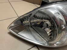 Laden Sie das Bild in den Galerie-Viewer, Frontscheinwerfer Hyundai Matrix 92101-10010 Links Scheinwerfer Headlight