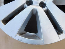 Laden Sie das Bild in den Galerie-Viewer, 1x Alufelge 17 Zoll 7.0&quot; 5x110 55ET Subaru Forester Rim Wheel