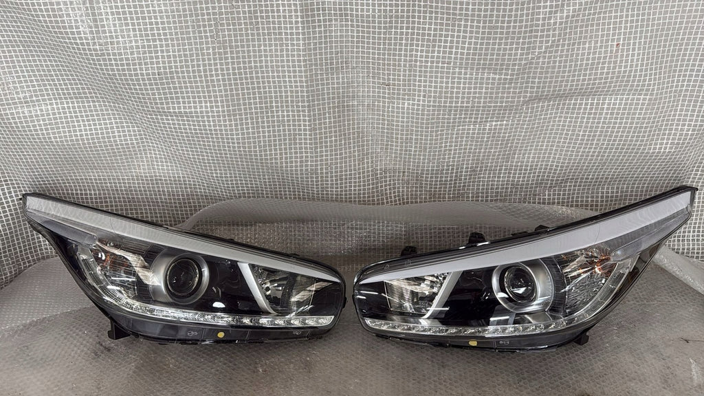 Frontscheinwerfer Kia Ceed Xenon Ein Stück (Rechts oder Links) Headlight