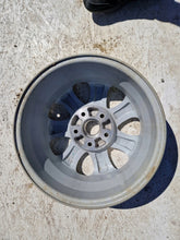 Laden Sie das Bild in den Galerie-Viewer, 1x Alufelge 15 Zoll 6.0" 6x139.7 50ET K9965C36050 Kia Carnival I Rim Wheel FEL6483499330kc