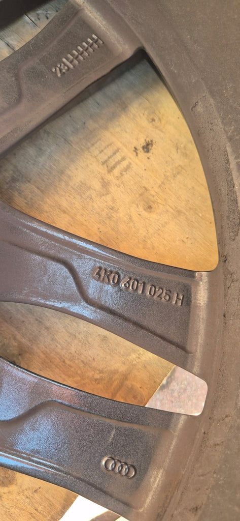1x Alufelge 19 Zoll 8.5" 5x112 40ET Glanz Schwarz 4K0601025H Audi A6 C8 Mg 6 FEL1056716775fr