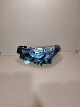 Laden Sie das Bild in den Galerie-Viewer, Frontscheinwerfer Mazda II DB5J-51040 Links Scheinwerfer Headlight