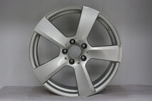 Laden Sie das Bild in den Galerie-Viewer, 1x Alufelge 18 Zoll 8.5" 5x112 49ET Glanz Silber A2074010502 Mercedes-Benz A207 FEL1259869466sw