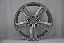Load image into Gallery viewer, 1x Alufelge 18 Zoll 8.0&quot; 5x112 44ET Glanz 3AA601025N VW Rim Wheel
