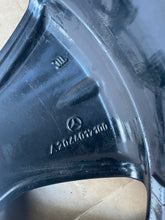 Load image into Gallery viewer, 1x Alufelge 17 Zoll 7.0&quot; 5x112 44 5ET A2064017100 Mercedes-Benz W206 Rim Wheel