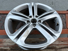 Load image into Gallery viewer, 1x Alufelge 18 Zoll 8.0" 5x112 44ET Glanz Silber 3AA601025N VW Passat Rim Wheel FEL3537632506ki