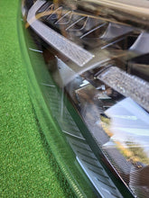 Laden Sie das Bild in den Galerie-Viewer, Frontscheinwerfer Ford Transit Custom PZ31-13E015-CB LED Rechts oder Links