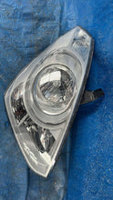 Load image into Gallery viewer, Frontscheinwerfer Hyundai H1 Rechts Scheinwerfer Headlight