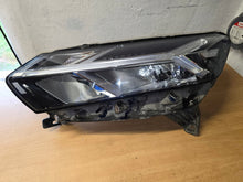 Laden Sie das Bild in den Galerie-Viewer, Frontscheinwerfer Dacia Sandero III 260607161R Links Scheinwerfer Headlight