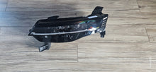 Laden Sie das Bild in den Galerie-Viewer, Frontscheinwerfer Renault Megane E-Tech 260606256R Links Scheinwerfer Headlight SCH2054050129rn