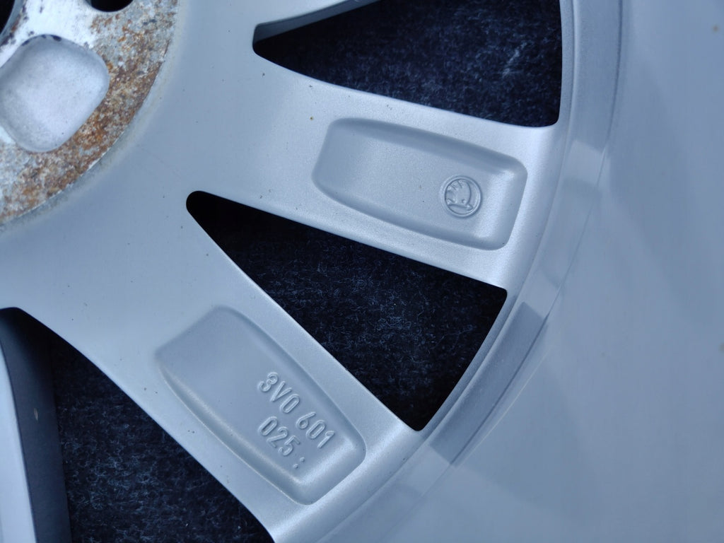 1x Alufelge 17 Zoll 7.0" 5x112 40ET Glanz Silber 3V0601025C Skoda Superb Iii FEL6822601122sw
