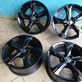 4x Alufelge 18 Zoll 8.0