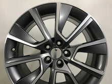 Laden Sie das Bild in den Galerie-Viewer, 1x Alufelge 17 Zoll 7.0&quot; 5x100 46ET 5JJ601025G Skoda Rim Wheel