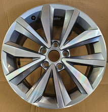 Laden Sie das Bild in den Galerie-Viewer, 1x Alufelge 17 Zoll 7.0" 5x112 45ET 2GA601025P VW T-Roc I Rim Wheel FEL2456737423za