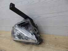 Laden Sie das Bild in den Galerie-Viewer, Frontscheinwerfer Toyota Prius 9922691002 Rechts Scheinwerfer Headlight SCH1457612686ed