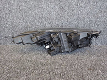 Laden Sie das Bild in den Galerie-Viewer, Frontscheinwerfer Toyota Yaris Links Scheinwerfer Headlight