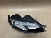 Laden Sie das Bild in den Galerie-Viewer, Frontscheinwerfer Skoda Rapid 5JB941018 Rechts Scheinwerfer Headlight SCH1396256983jq