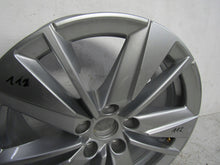 Laden Sie das Bild in den Galerie-Viewer, 1x Alufelge 17 Zoll 7.0&quot; 5x112 45ET 57A601025 Skoda Karoq Rim Wheel