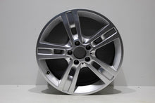 Laden Sie das Bild in den Galerie-Viewer, 1x Alufelge 18 Zoll 8.0&quot; 5x112 60ET Glanz Silber A1644015702 Mercedes-Benz