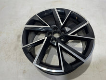 Laden Sie das Bild in den Galerie-Viewer, 1x Alufelge 18 Zoll 7.0&quot; 5x112 39ET Schwarz 657601025G Skoda Scala Rim Wheel