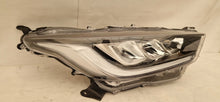 Laden Sie das Bild in den Galerie-Viewer, Frontscheinwerfer Toyota 4 Yaris LED Rechts Scheinwerfer Headlight