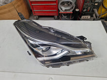 Laden Sie das Bild in den Galerie-Viewer, Frontscheinwerfer Toyota Yaris 2017-56464-51653 0D199 LED Rechts Headlight SCH7287161055fw