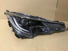 Laden Sie das Bild in den Galerie-Viewer, Frontscheinwerfer Toyota Corolla Ein Stück (Rechts oder Links) Headlight