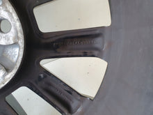 Laden Sie das Bild in den Galerie-Viewer, 1x Alufelge 17 Zoll 7.0&quot; 5x112 Glanz Silber 5E0601025AE Skoda Octavia Iii