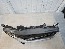 Laden Sie das Bild in den Galerie-Viewer, Frontscheinwerfer Toyota IV Yaris LED Rechts Scheinwerfer Headlight SCH9119859299jb
